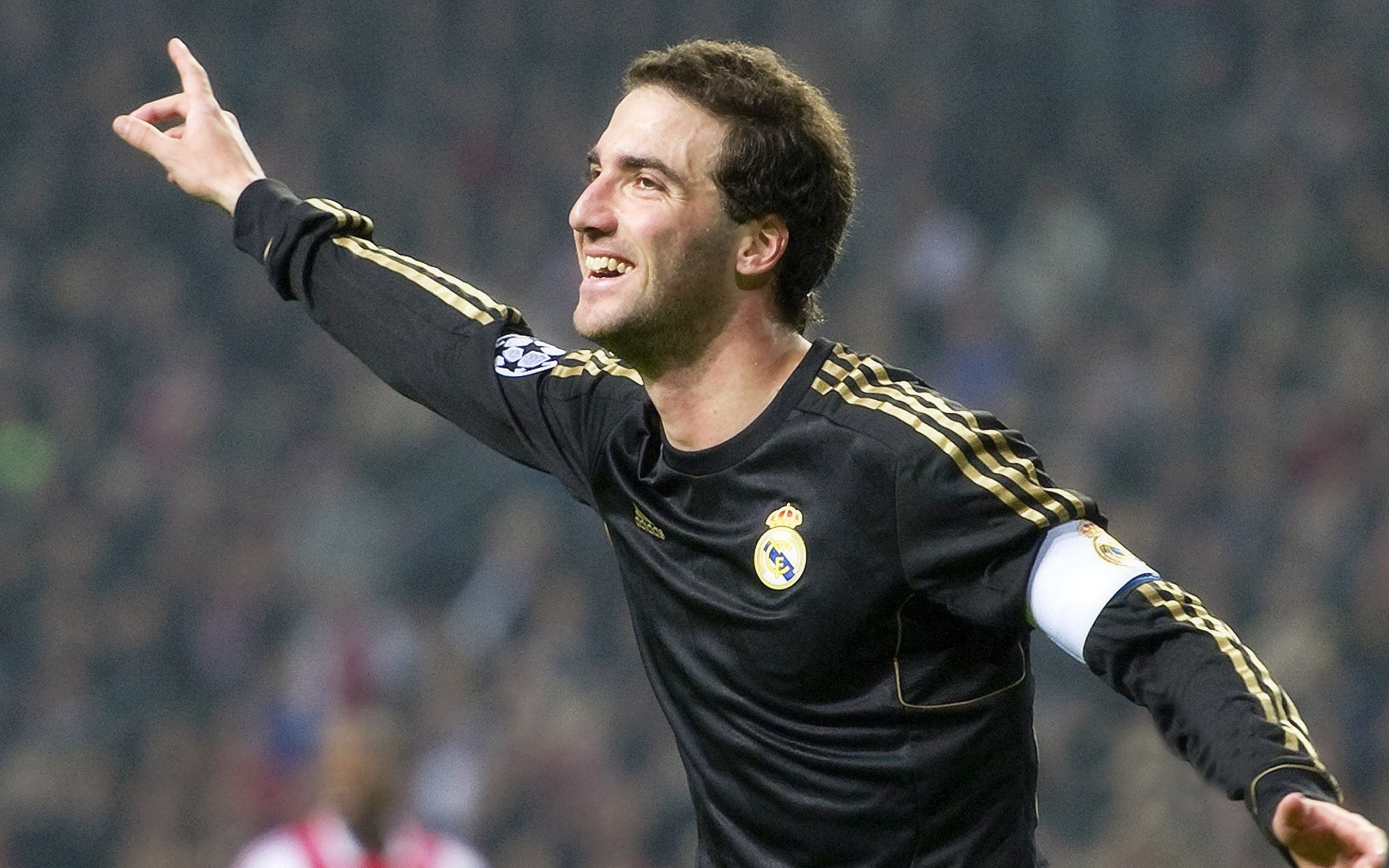 当法老的金字塔在红牛竞技场崩塌，一场4-1背后的足球文明对话