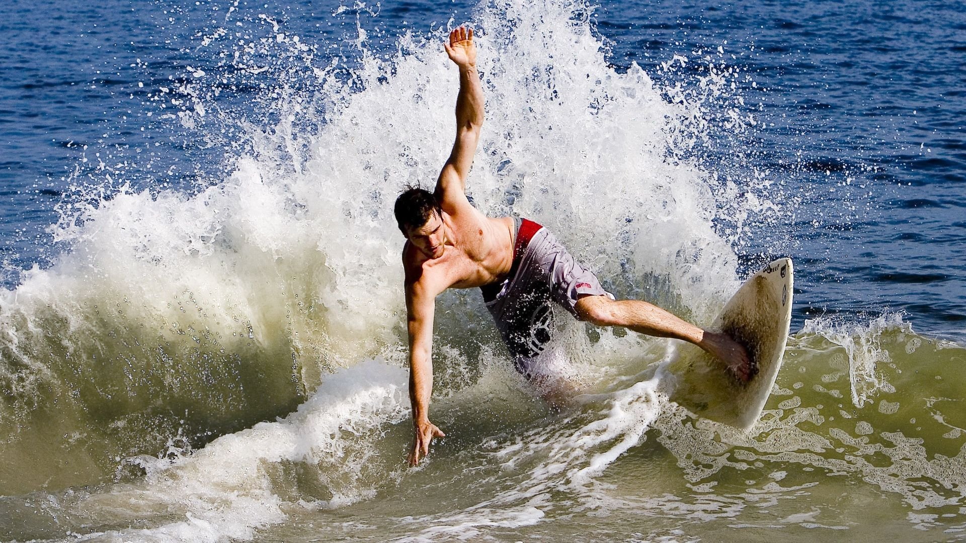 鹰击长空，詹姆斯关键一击助老鹰压制广厦