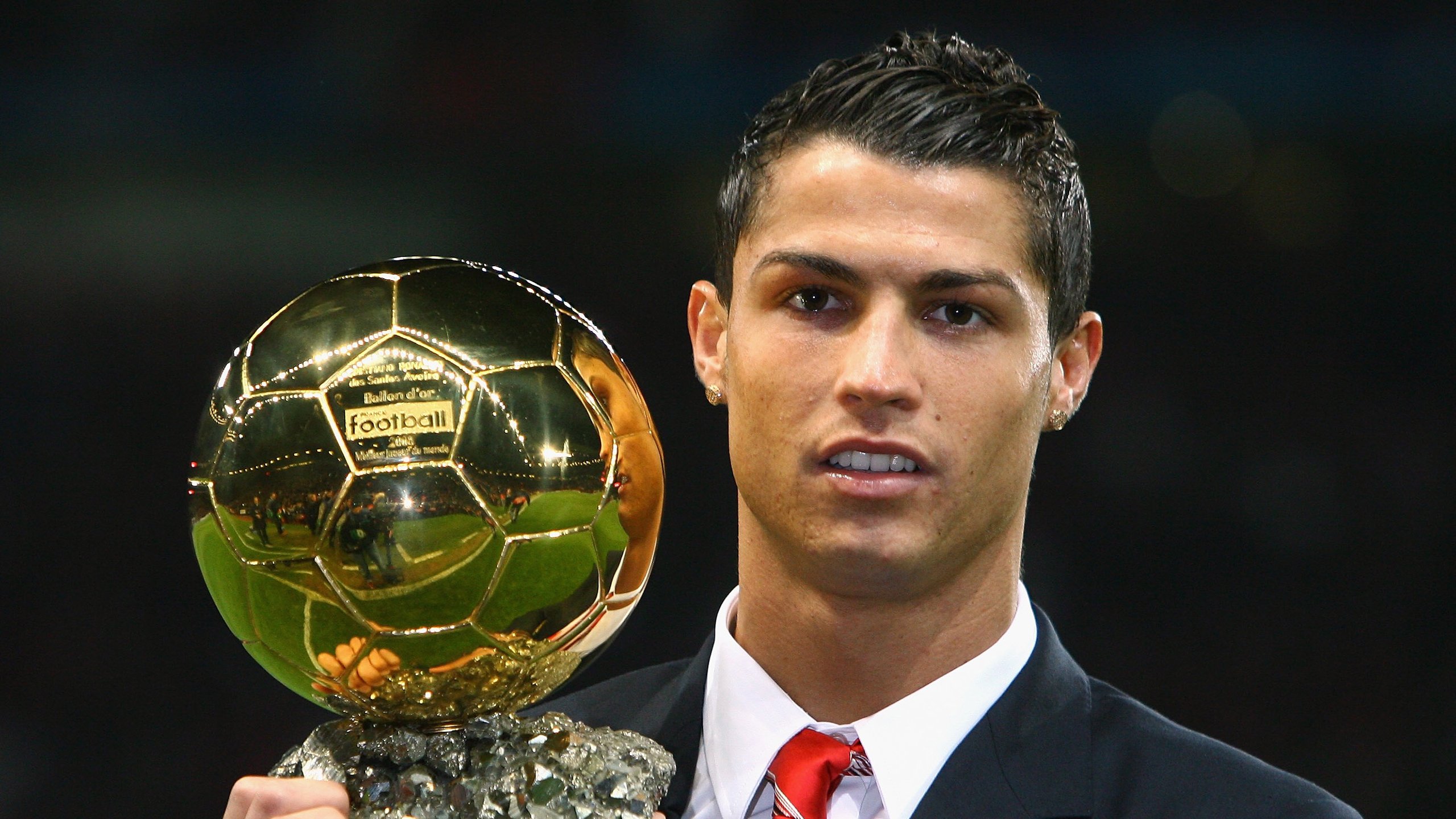 黄喜灿，莱比锡红牛对阵喀麦隆，压力熔炉中的亚洲之光